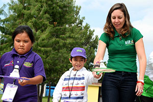 Practican deporte en el Crart niños del curso del Sedif