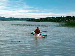 Realizan exhibición de canotaje y kayak