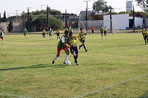 Viaja equipo de futbol a regional de Olimpiada en Acapulco