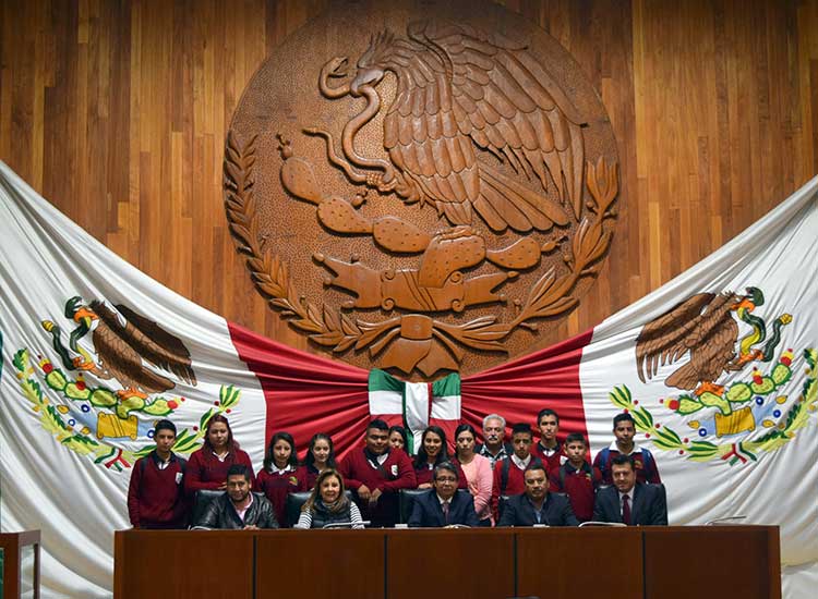 Arnulfo Arevalo recibe a estudiantes de la Esmad de Altzayanca