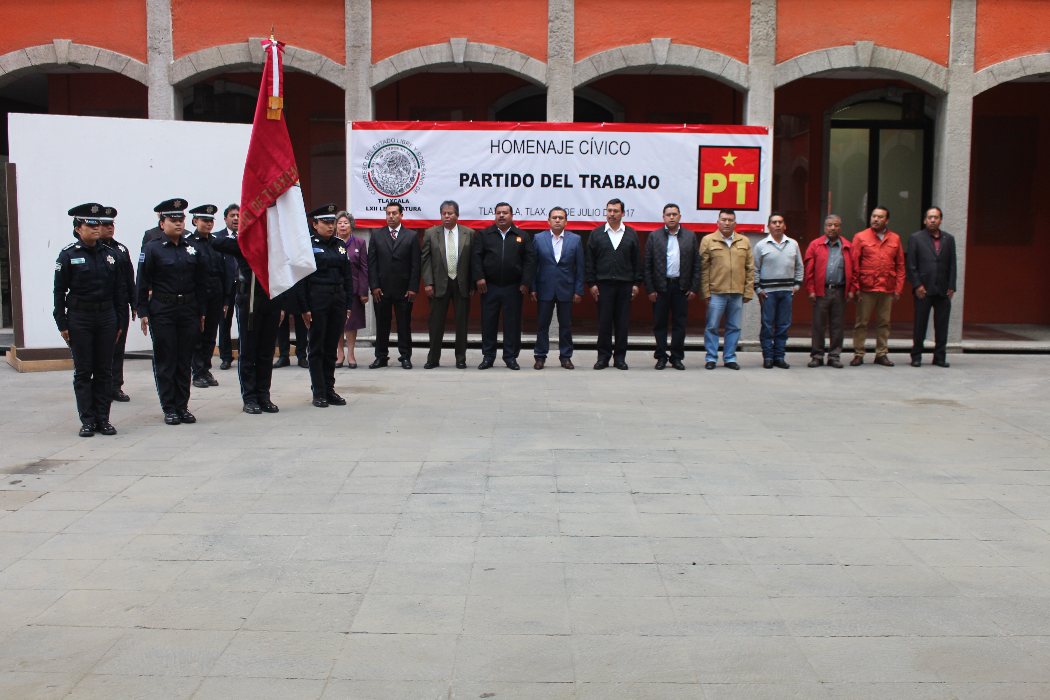 Rinde PT homenaje a la Bandera en Congreso del Estado 