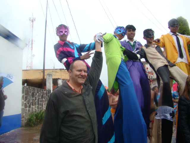 Constató Juan Corral Mier avances de obra carretera en Zitlaltepec