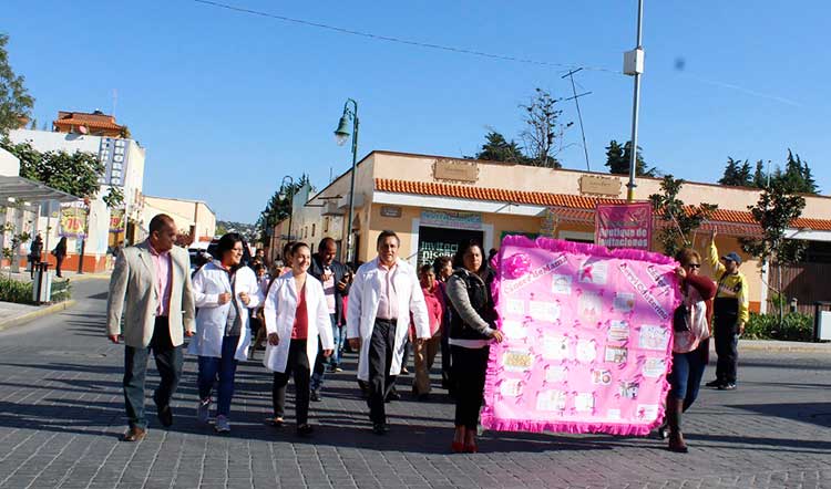 Ofreció Eloy Reyes estudios gratuitos para detección del cáncer de mama