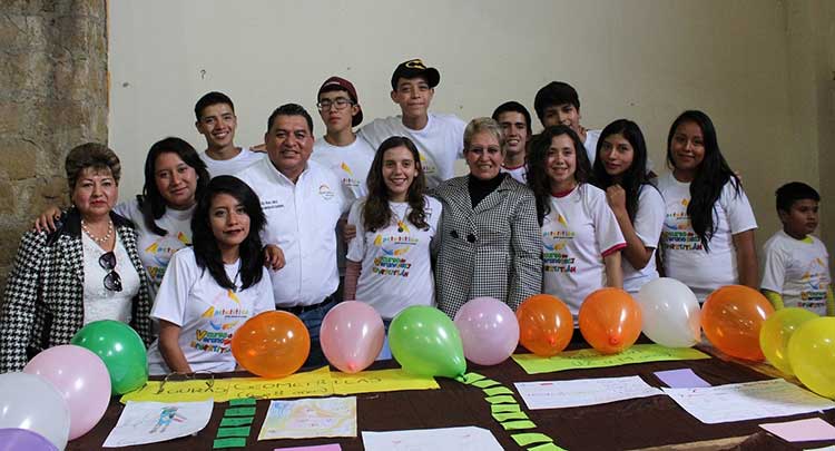 Clausuran curso de verano en Apetatitlán, reconoce titular de Cossies a Eloy Reyes