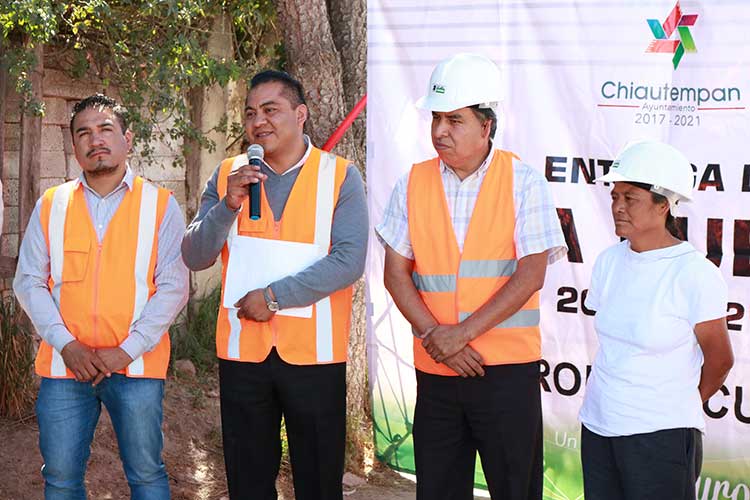 Entrega Héctor Domínguez Rugerio  obras de electrificación en Texcacoac y Col. Reforma