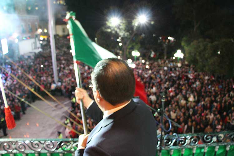 Encabeza edil de Huamantla tradicional grito de Independencia