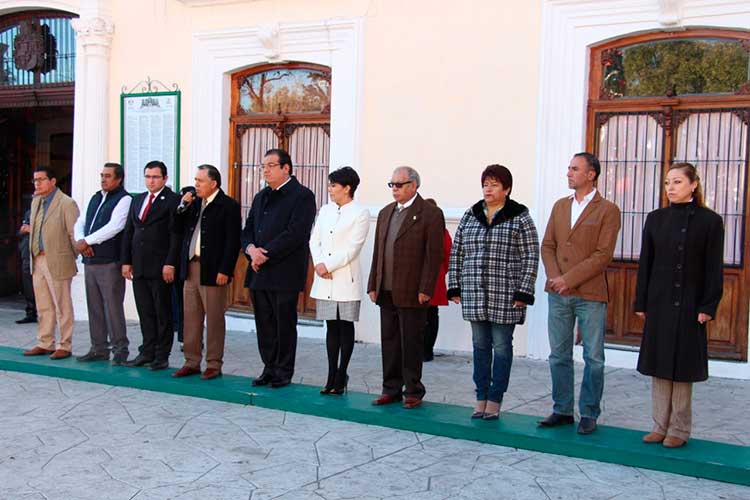 Reconocen a edil por labor educativa en beneficio de los habitantes de Huamantla