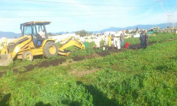 Fuga de diésel provocada en Texmelucan afecta canal de riego en Lardizábal