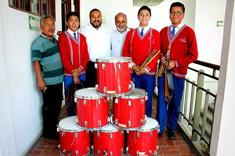 Jose Isabel Badillo Jaramillo, Apoya a institución educativa para el fomento musical