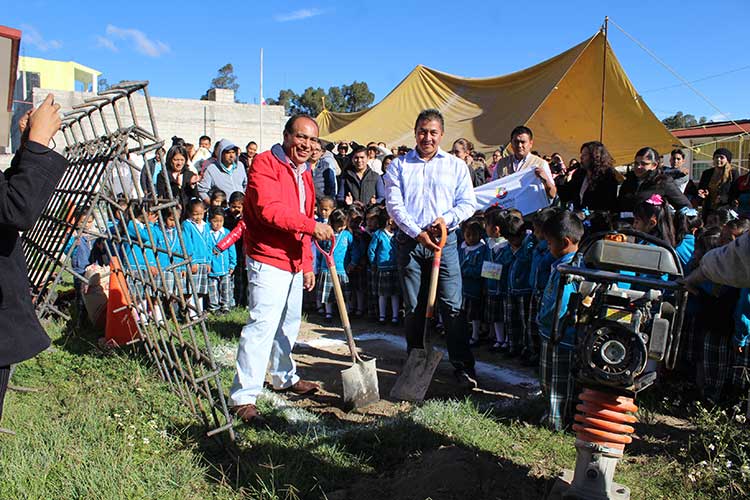 Aportará gobierno municipal de Zacatelco más de 400 mil pesos para construcción de techumbre