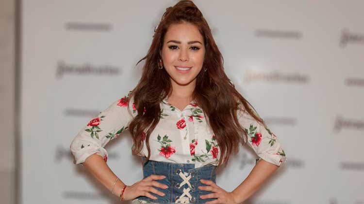 Danna Paola lo vuelve a hacer, copia el look de otra famosa youtuber