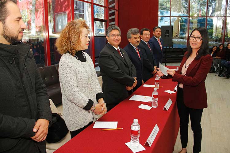 Entregó la UAT becas institucionales a estudiantes