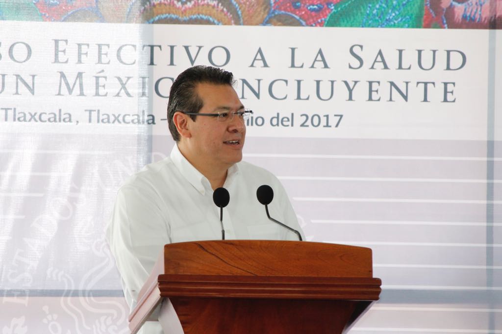 Inauguran Mikel Arriola y Marco Mena polideportivo del IMSS	