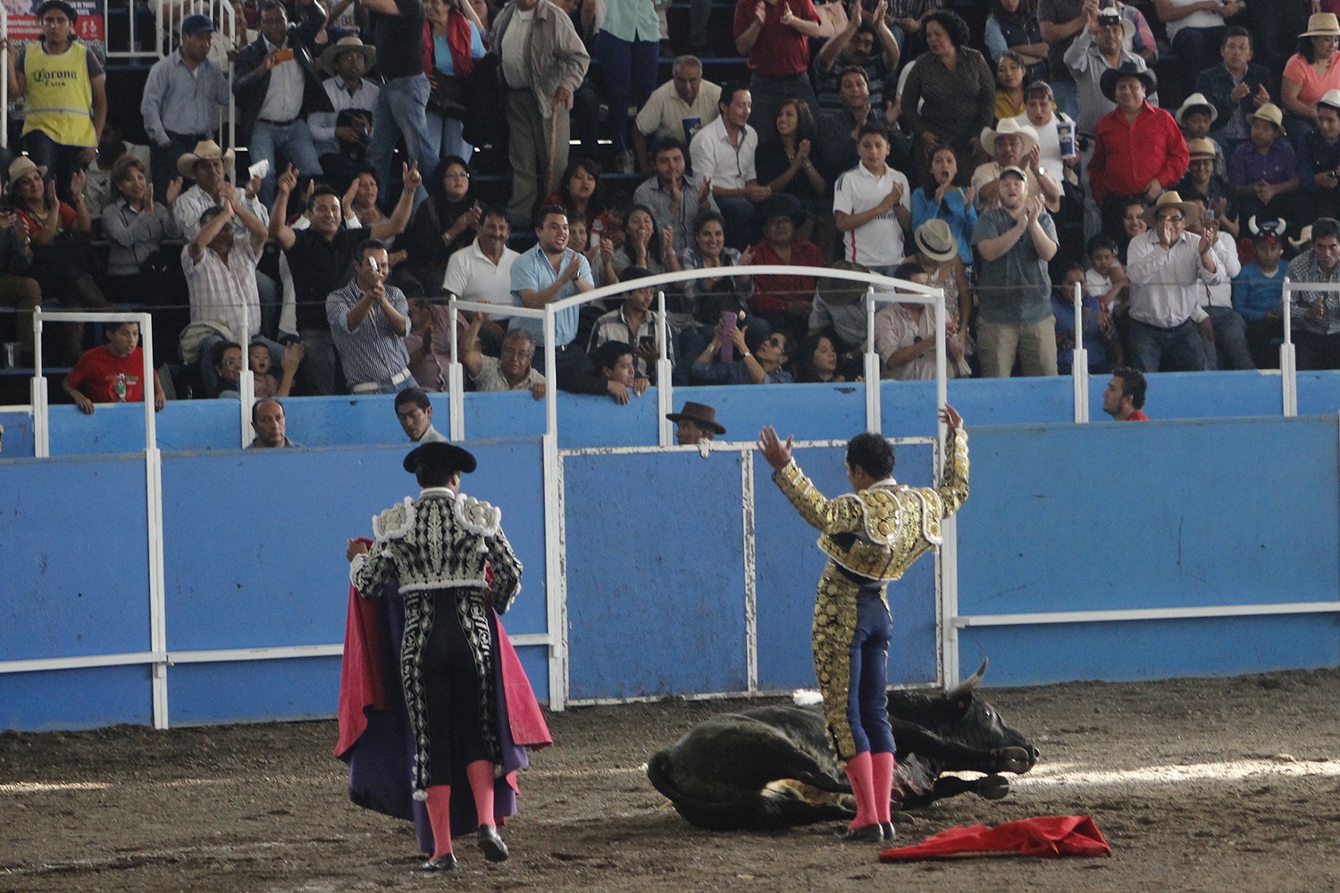 Triunfa José Luis Angelino en la corrida de feria ‘Cuna del Sarape’