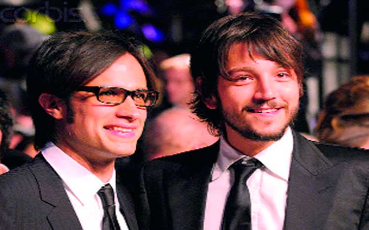 Diego Luna felicita a su amigo Gael García por ganar el Globo de Oro