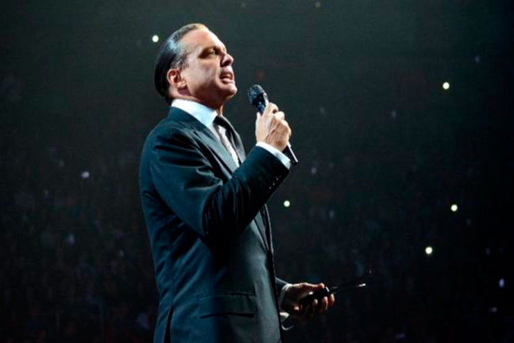 Luis Miguel arranca con éxito gira en EU